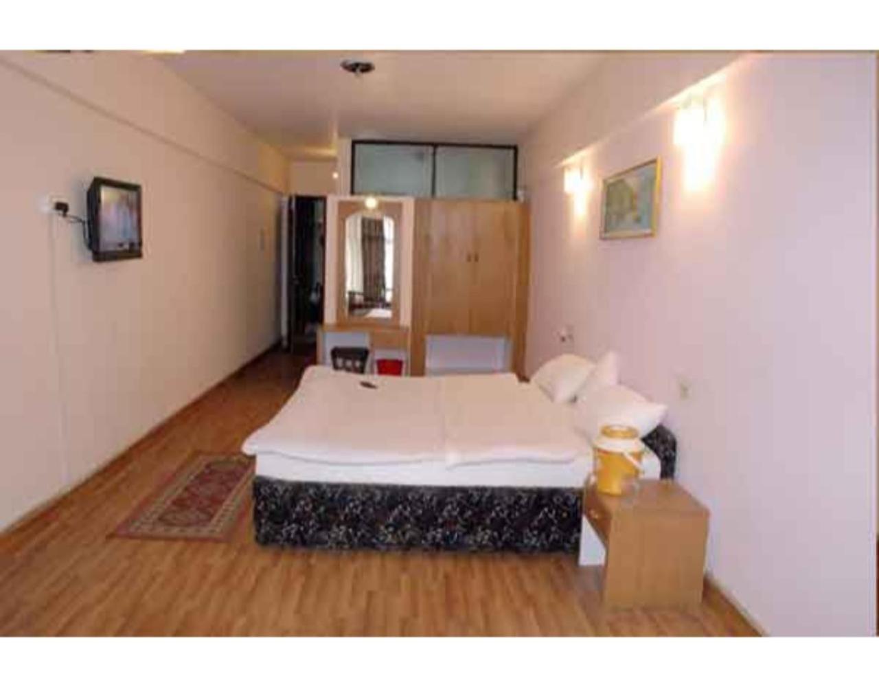 Anamika Hotel Нейнитал Екстериор снимка