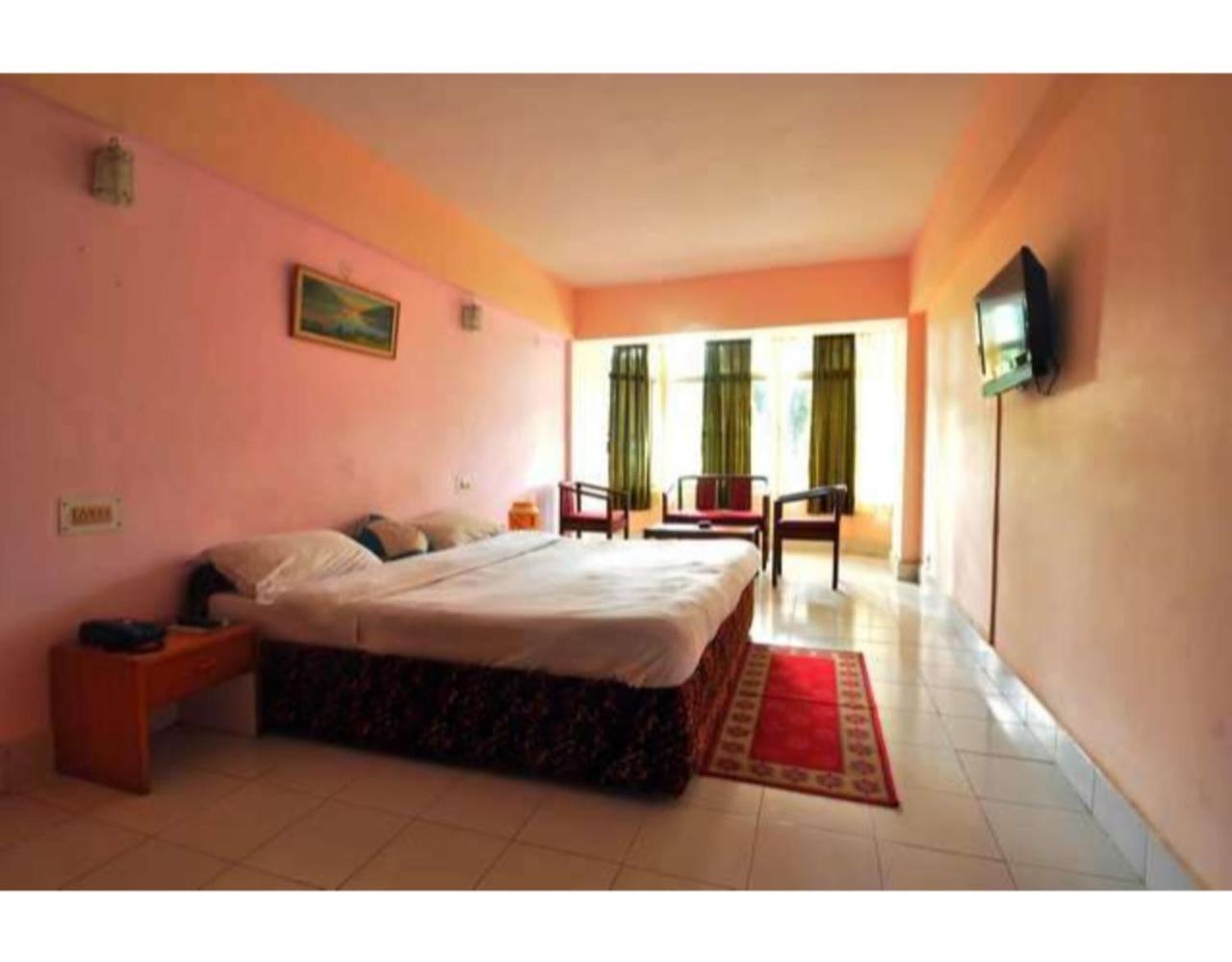 Anamika Hotel Нейнитал Екстериор снимка