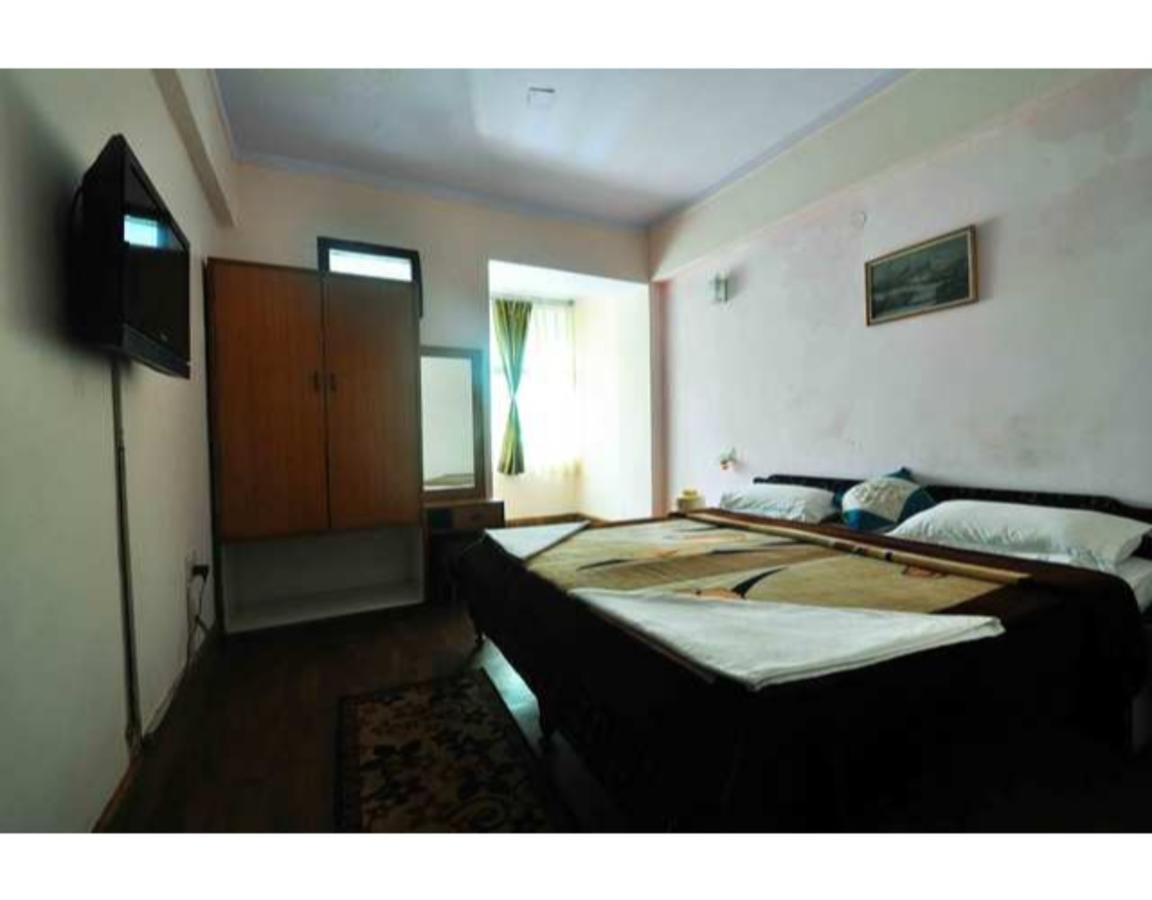 Anamika Hotel Нейнитал Екстериор снимка