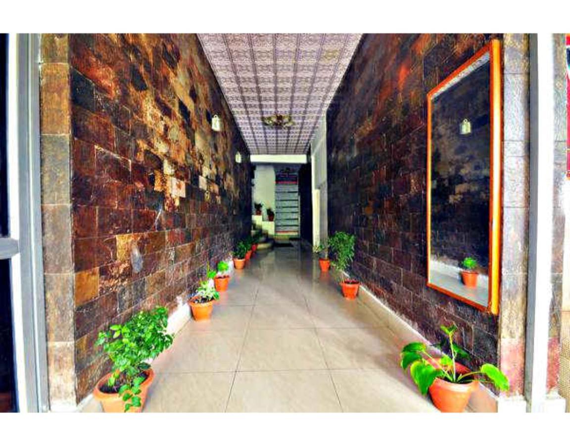 Anamika Hotel Нейнитал Екстериор снимка