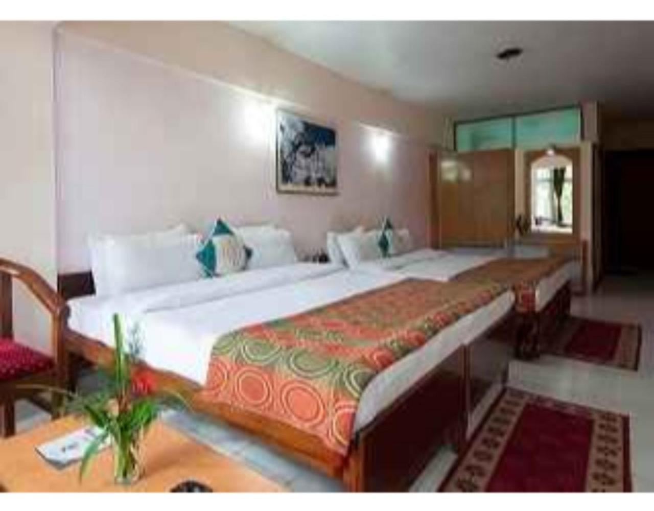 Anamika Hotel Нейнитал Екстериор снимка
